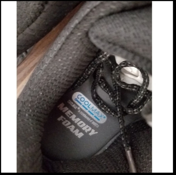 MAKE AN OFFER!! Fila Mens Cool Max  Memory foam Sneakers - Picture 2 of 6